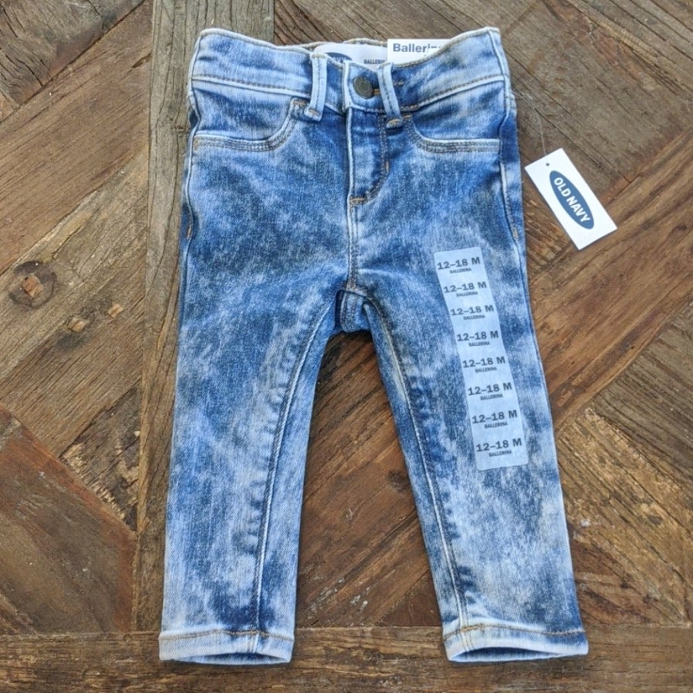 Old Navy Baby Jeans 12-18m NWT